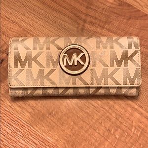 Michael Kors Jet Set wallet